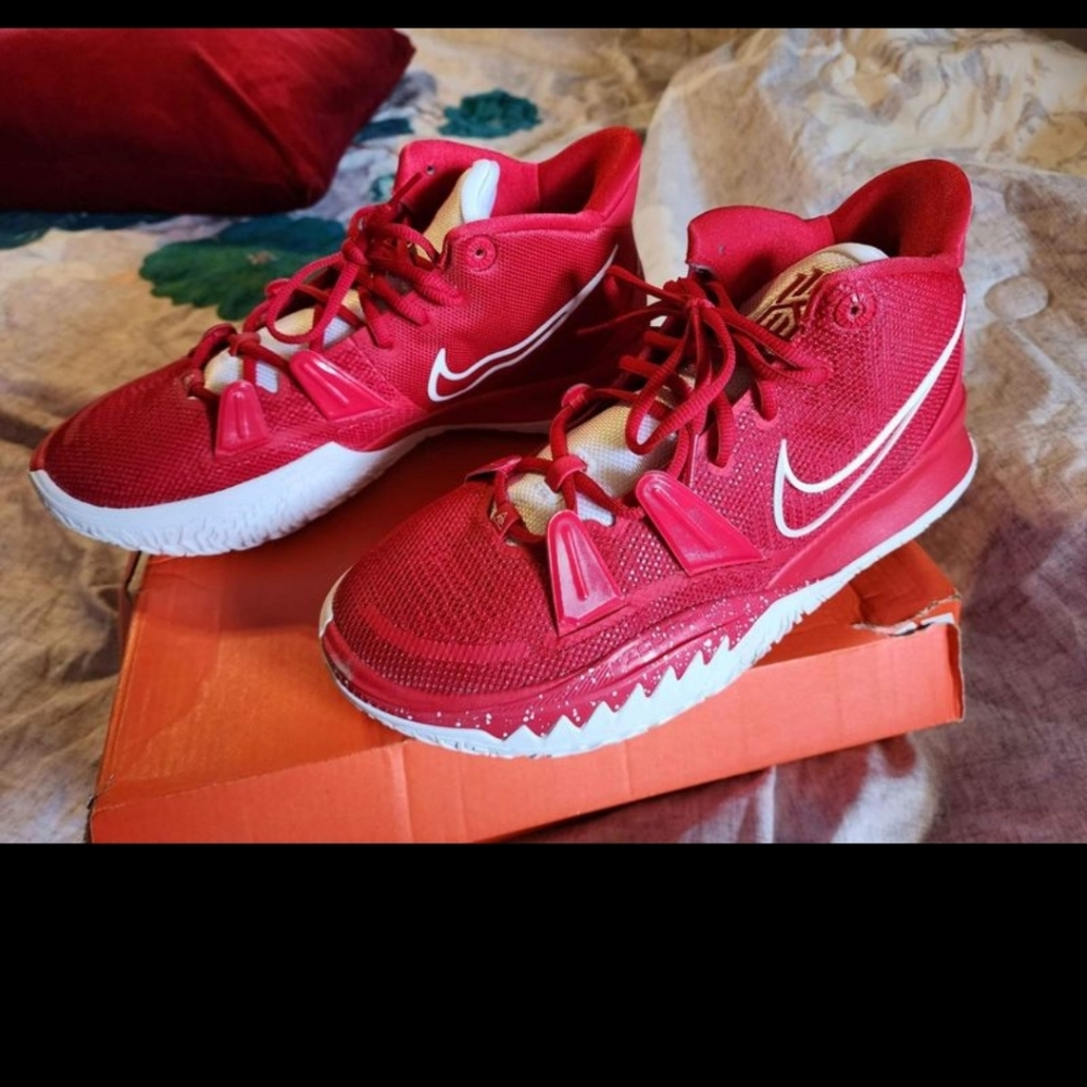 Kyrie 7 basketball sneakers